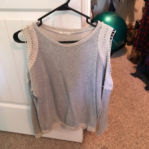 Clothes - Picture 3 of 4